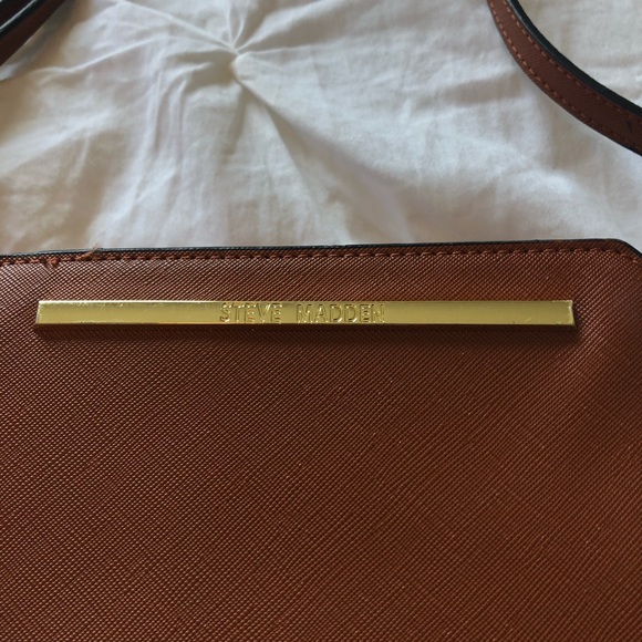 SOLD Brown Steve Madden Cross Body Bag w Gold Zippers - Picture 2 of 6